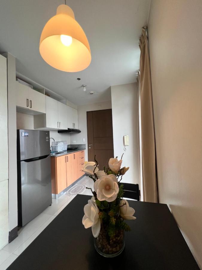 Manhattan Heights Tower D Aparthotel Манила Екстериор снимка